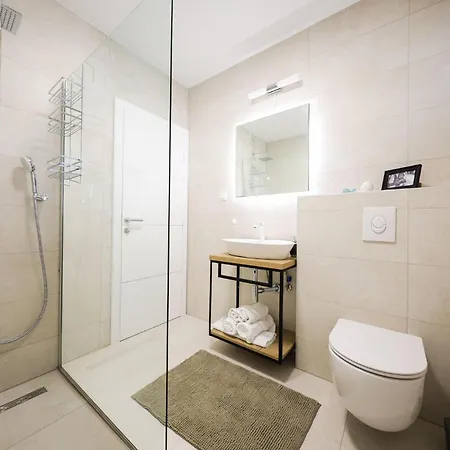 1 Bedroom Lovely In