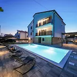 1 Bedroom Lovely In *