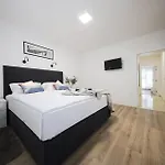 Apartman 1 Bedroom Lovely In *