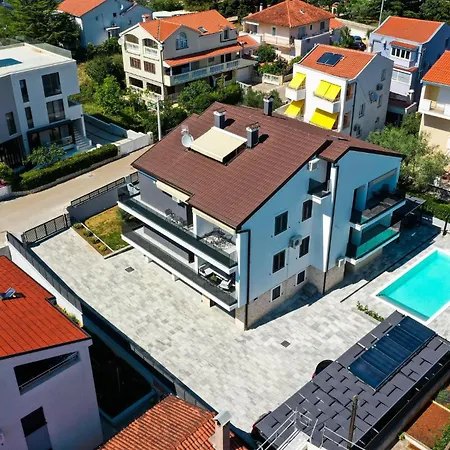 1 Bedroom Lovely In * Zara