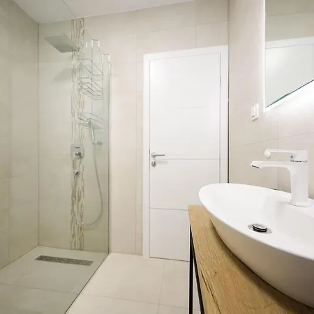 Appartamento Cozy In With Heated Swimming Pool