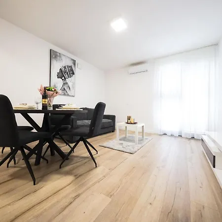 1 Bedroom Lovely In