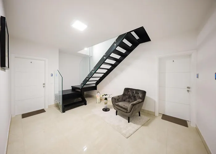 1 Bedroom Lovely In * Zara