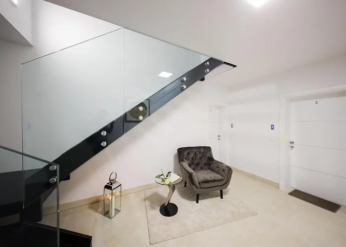 1 Bedroom Lovely In * Zara